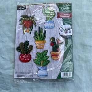 NWT Bucilla 89634E Holiday House Plants set of 6 felt ornaments craft kit cactus